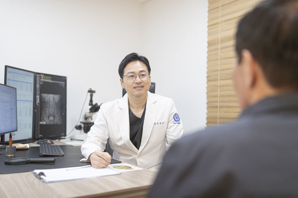 부평연세비뇨기과 전립선 3.의료진상담 — 부평동 부평동 비뇨기과 혈뇨 관련 진료